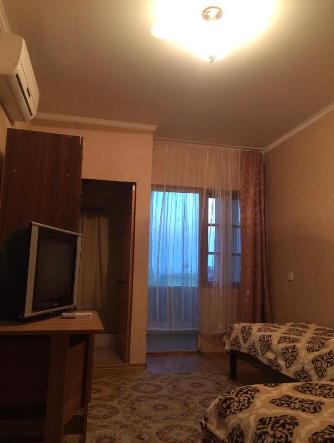 Гостевой Дом «Лиза» Hotel Gagra Exterior foto